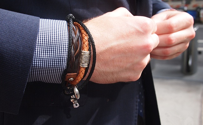 قوانین استفاده از زیورآلات مردانه-دستبند